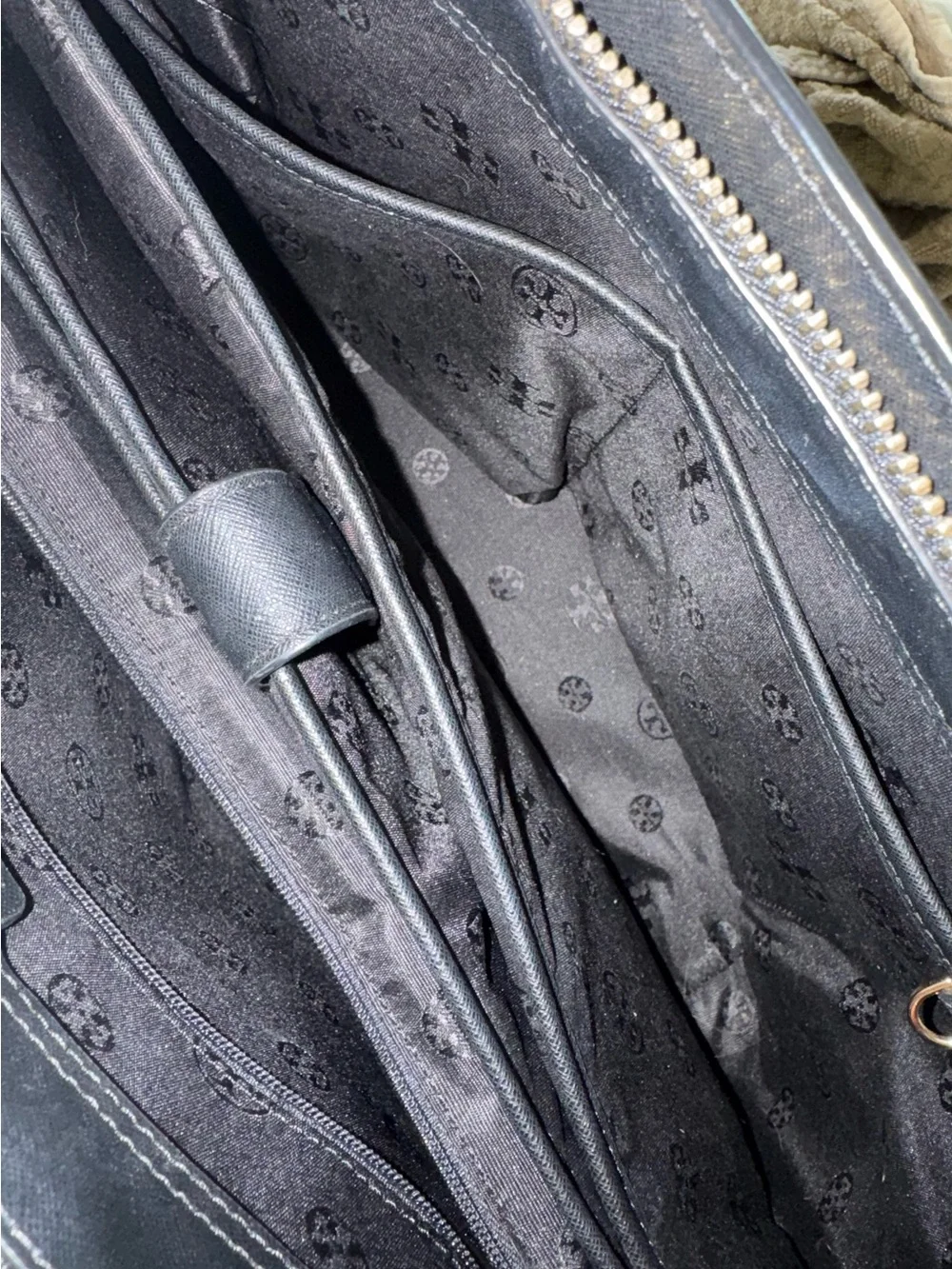 Excellent Tory Burch Black Saffiano Leather Emerson Top Zip Tote with Gold Logo - Picture 10 of 16